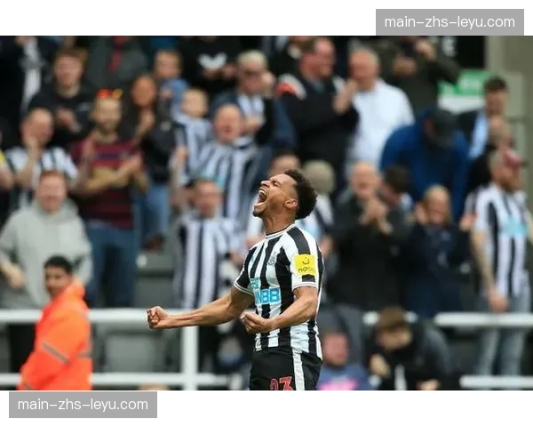 半场战报：纽卡斯尔1-1热刺，双方对攻节奏极快